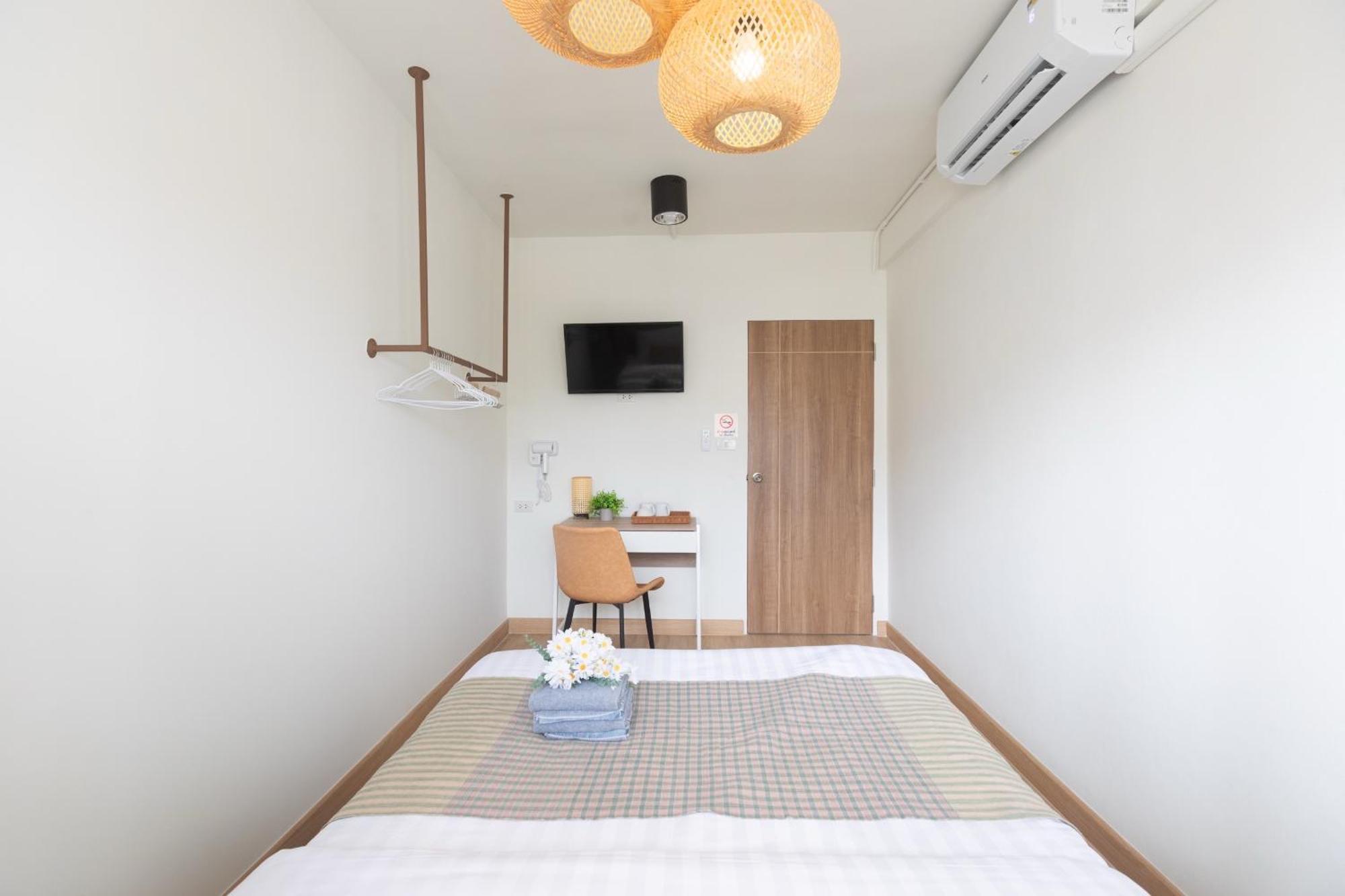 Hostel Ease At Sathorn And Coworking Space