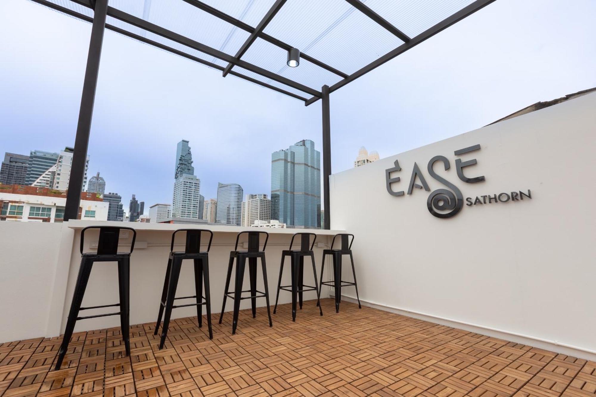 Ease At Sathorn And Coworking Space Hostel