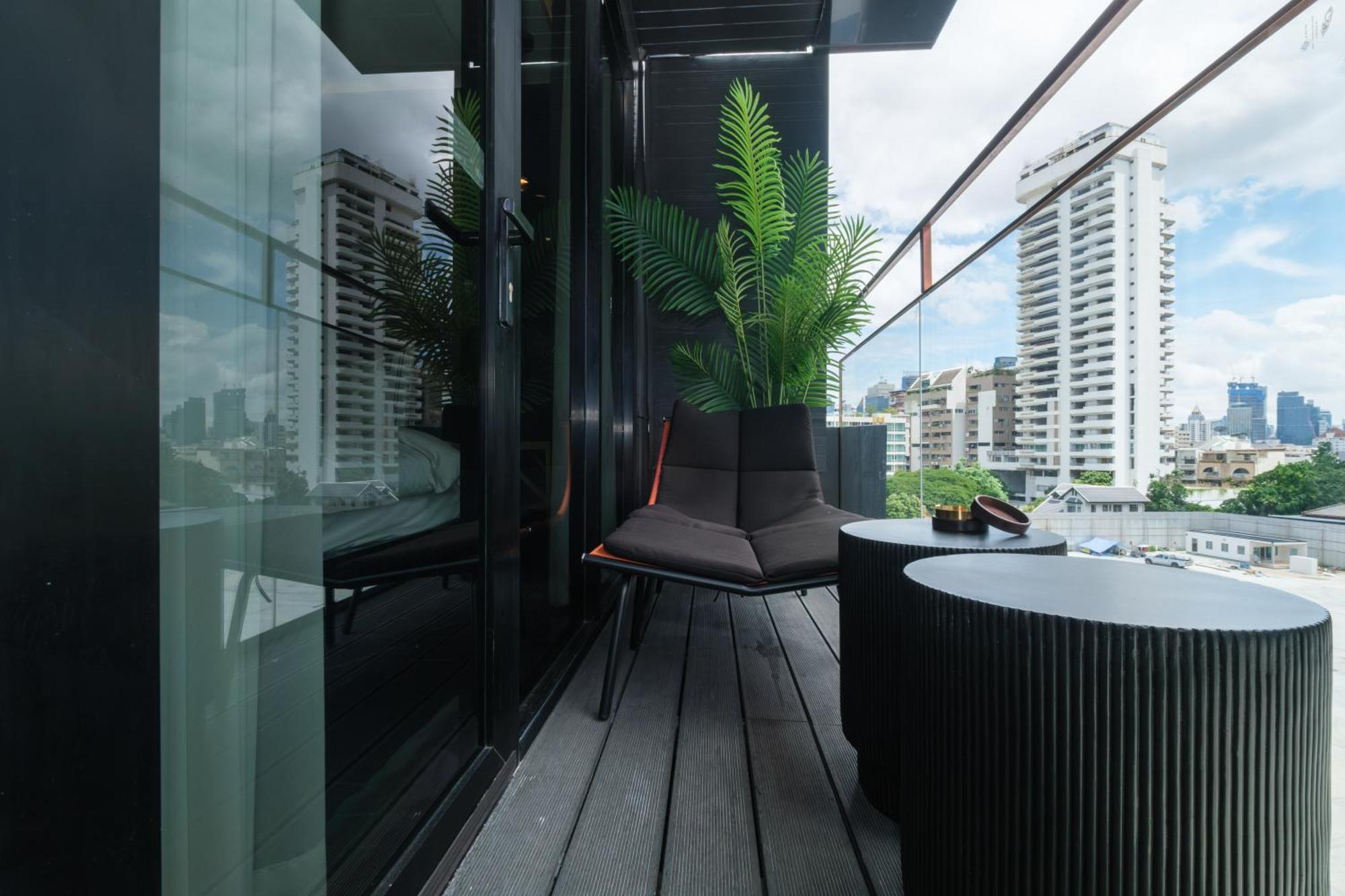 433 - Asoke Sukhumvit Station 3*