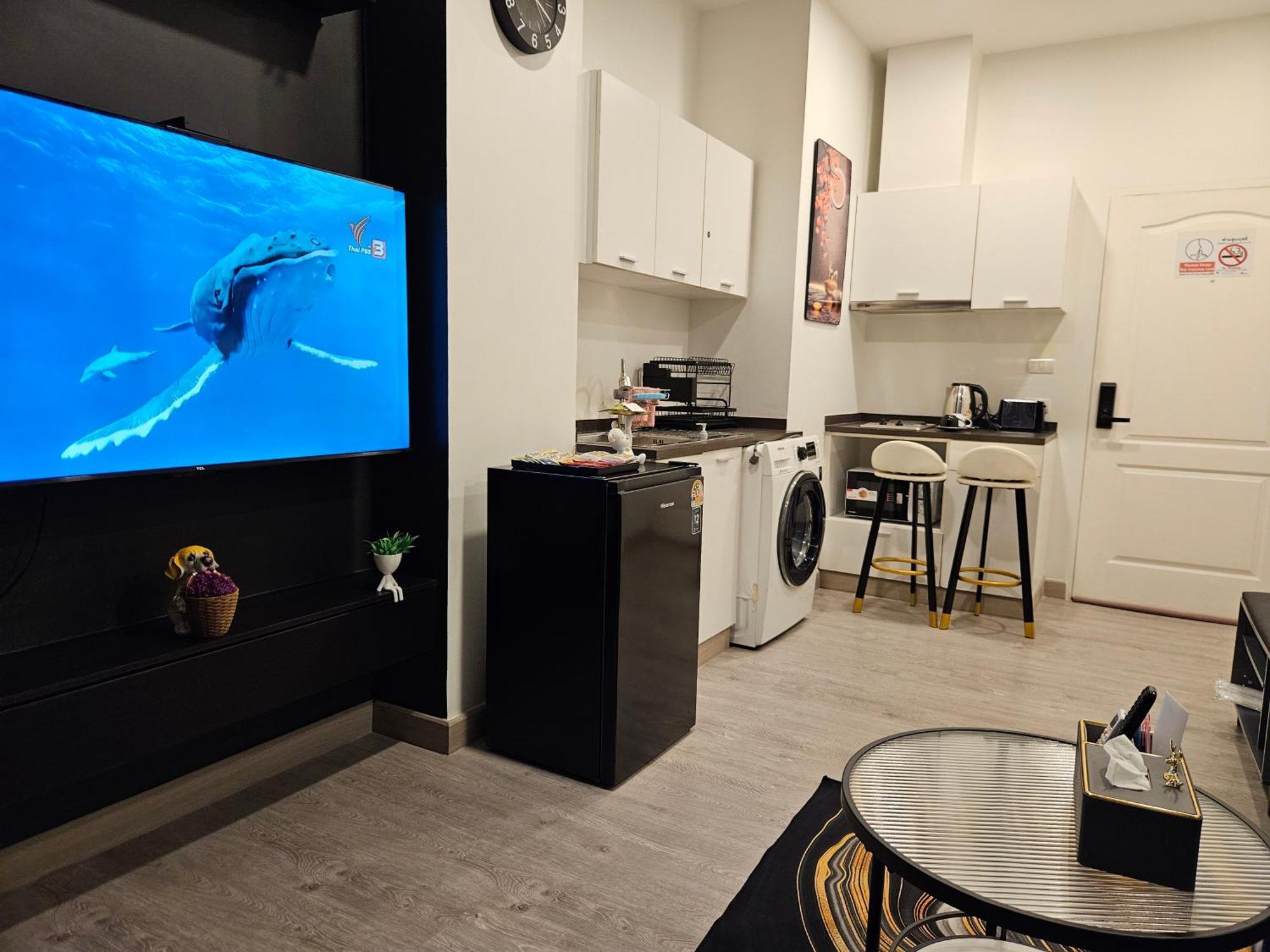 Free Airport Pick Up ! 12th Floor Cozy Room, 5 Mins Walk To Iconsiam & Bts *