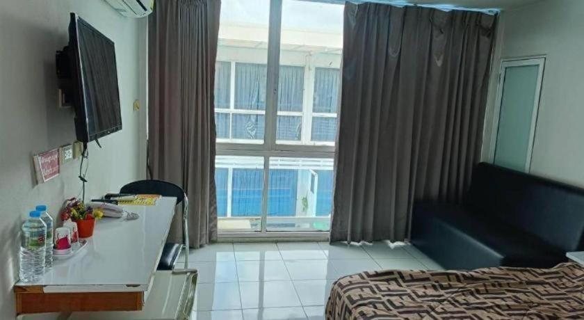 Hotel Pool @donmueang 3*