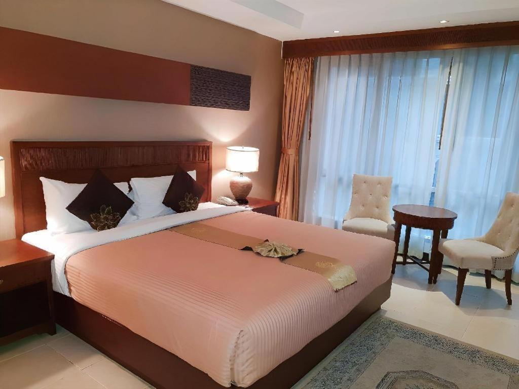 Hotel De Arni 3*