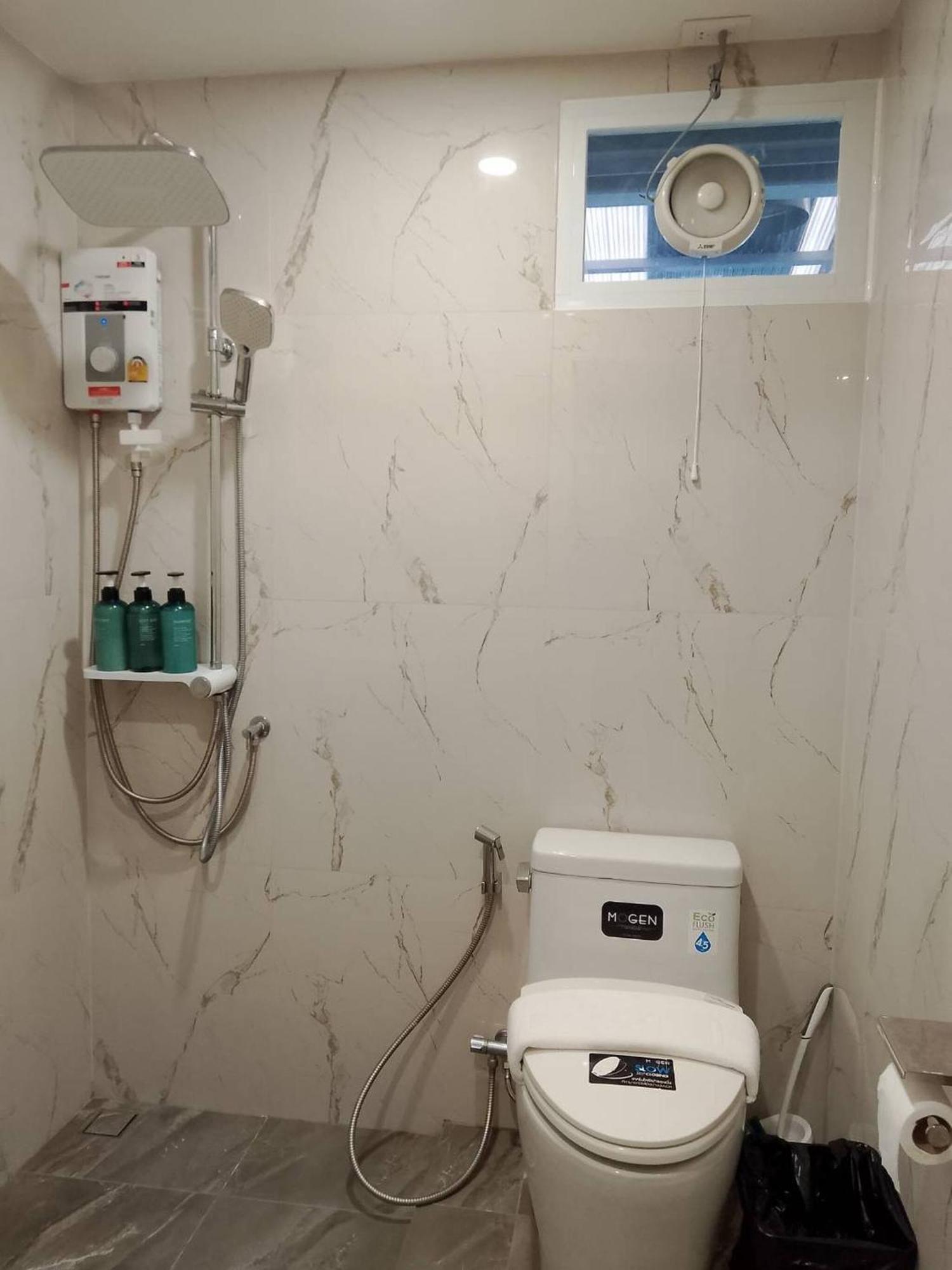 Holiday home Lovely Townhome In Shopping District Near Bts&mrt
