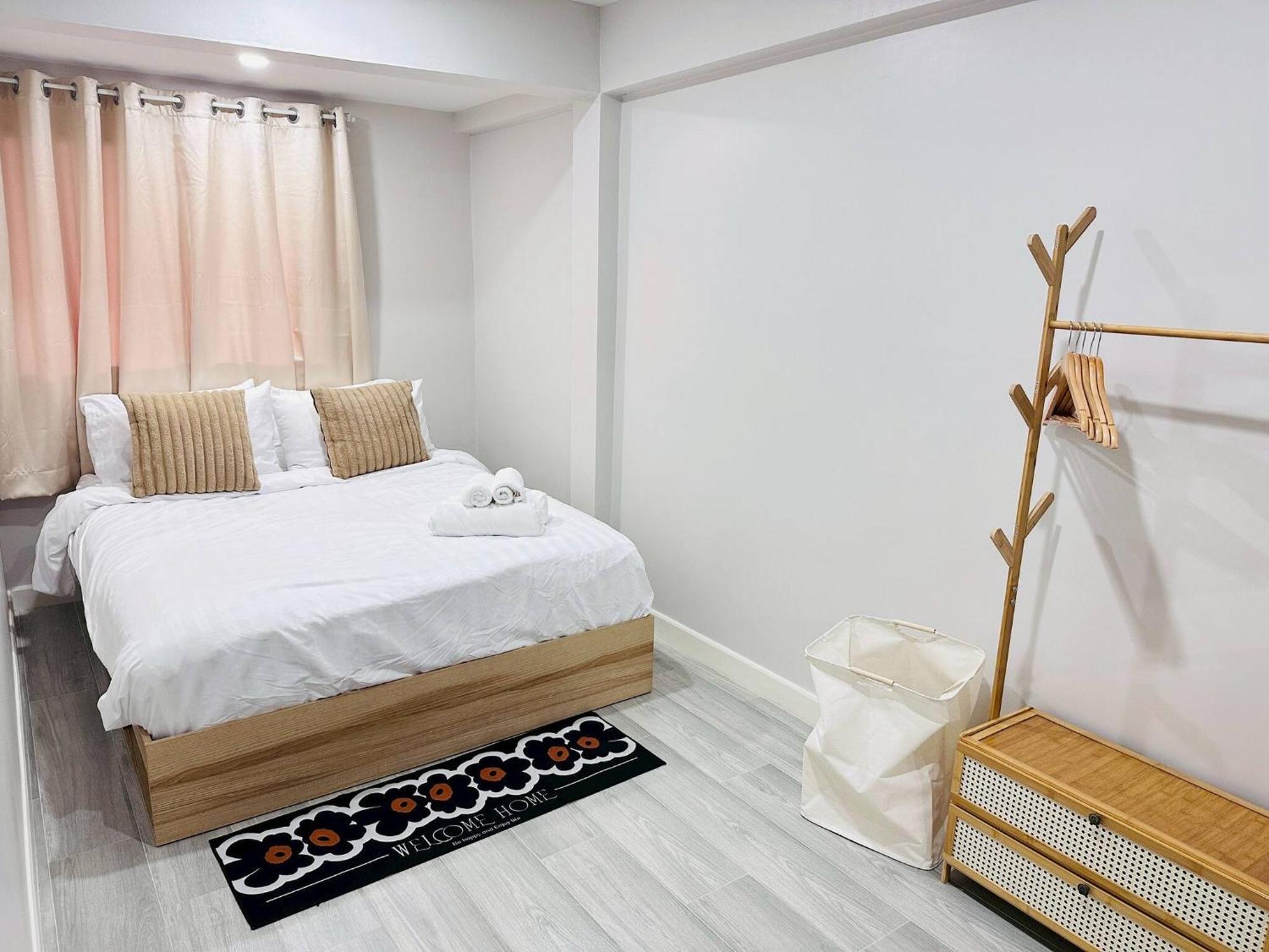 Holiday home Lovely Townhome In Shopping District Near Bts&mrt