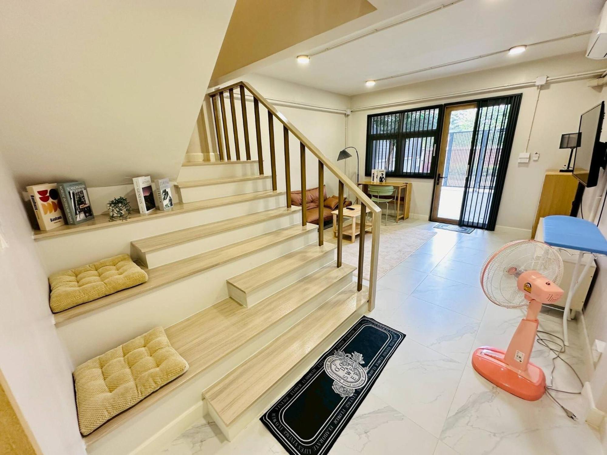 Lovely Townhome In Shopping District Near Bts&mrt Holiday home *