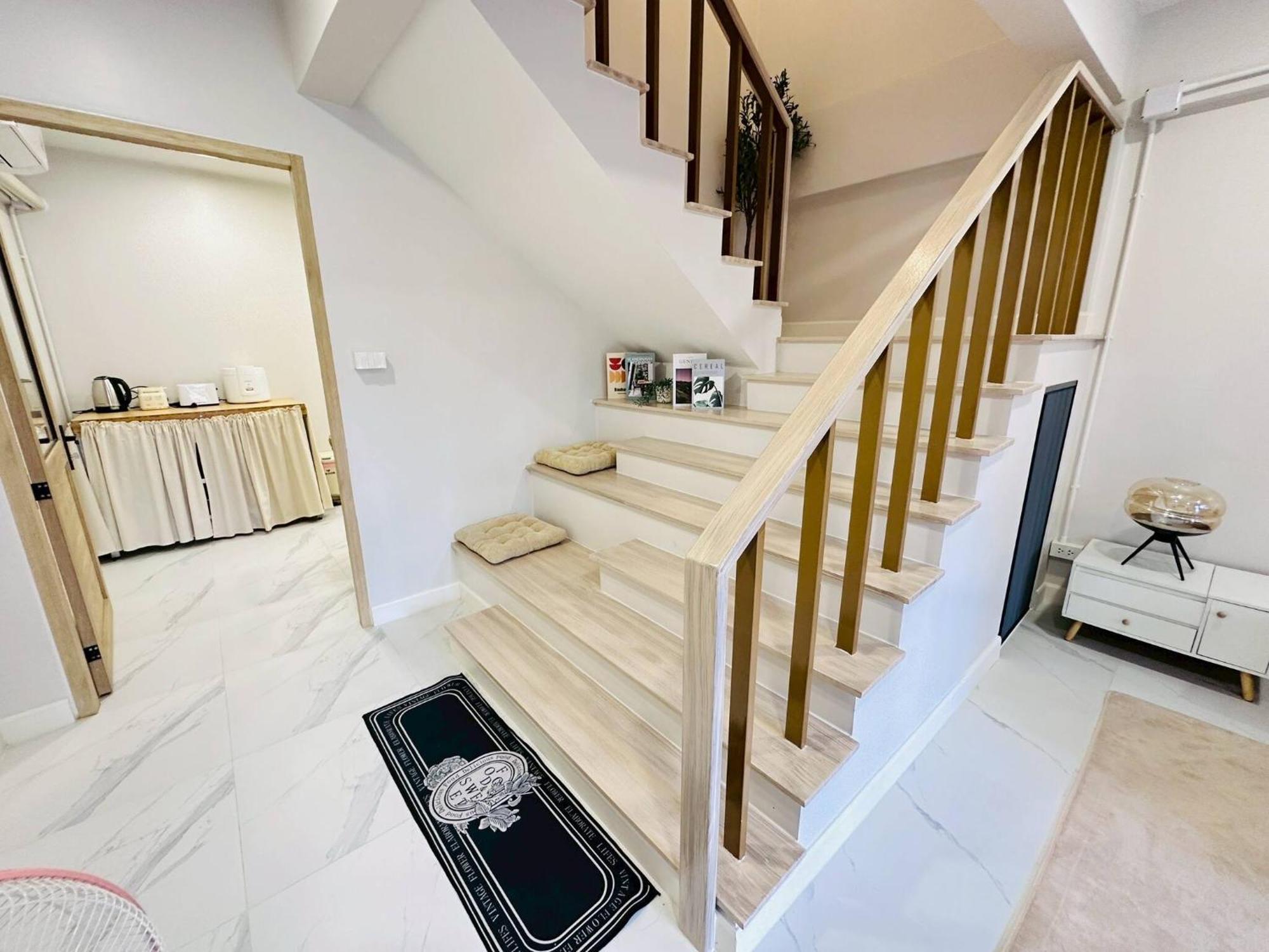 Holiday home Lovely Townhome In Shopping District Near Bts&mrt