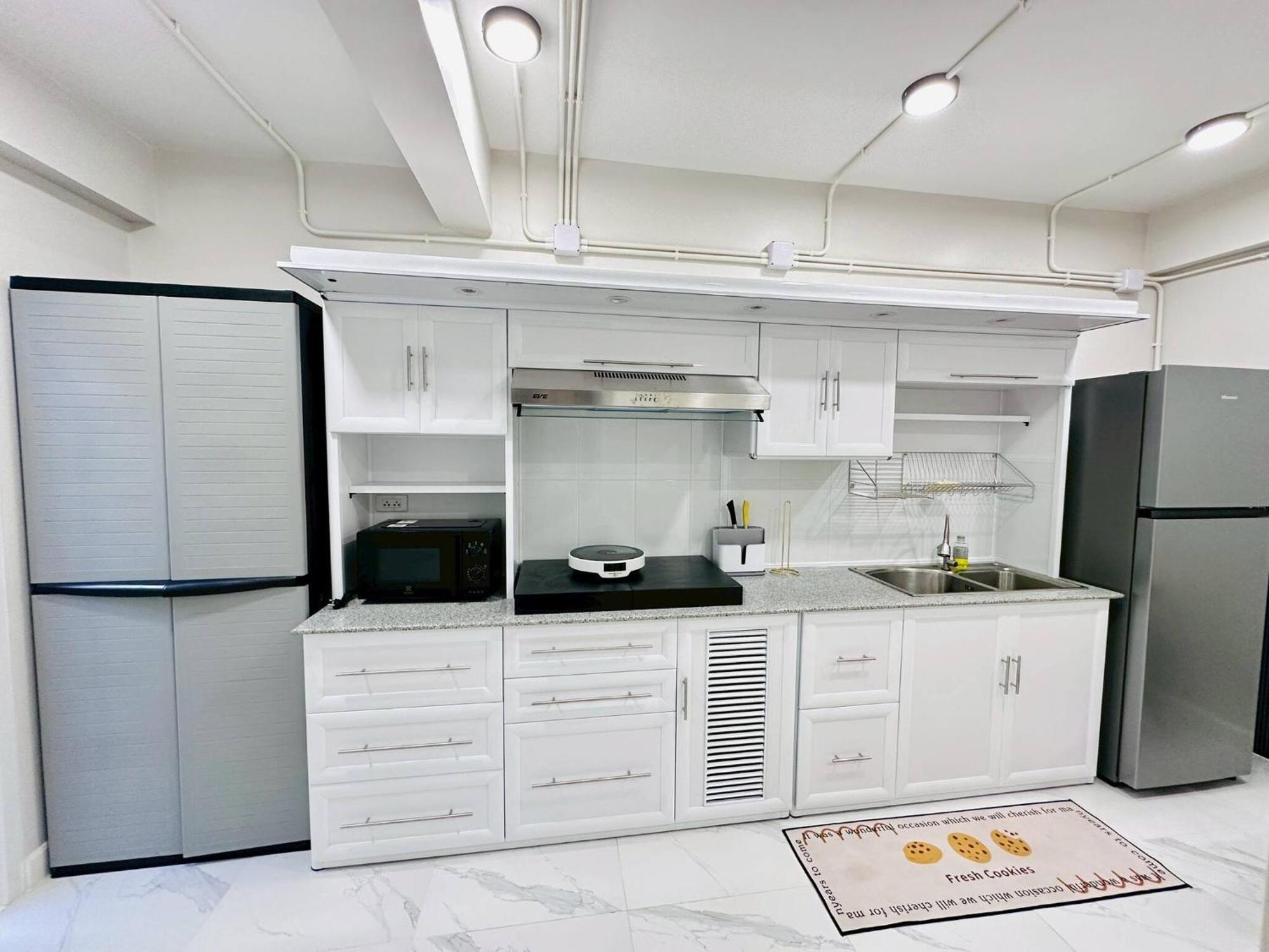 Lovely Townhome In Shopping District Near Bts&mrt Holiday home