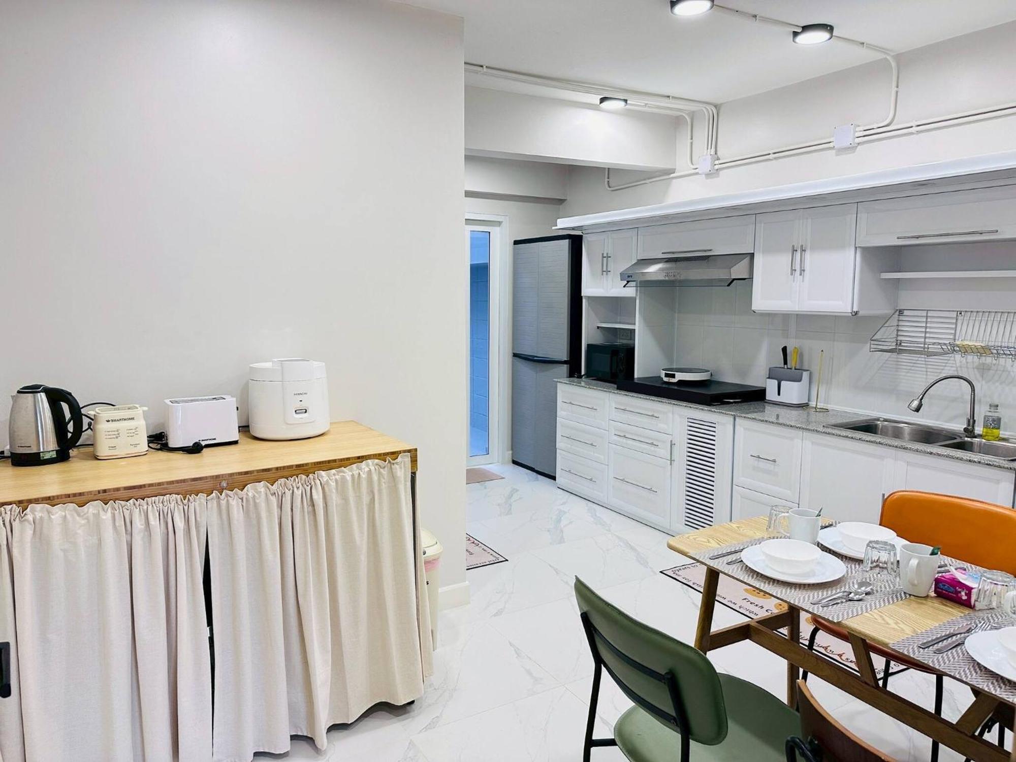 Lovely Townhome In Shopping District Near Bts&mrt Bangkok