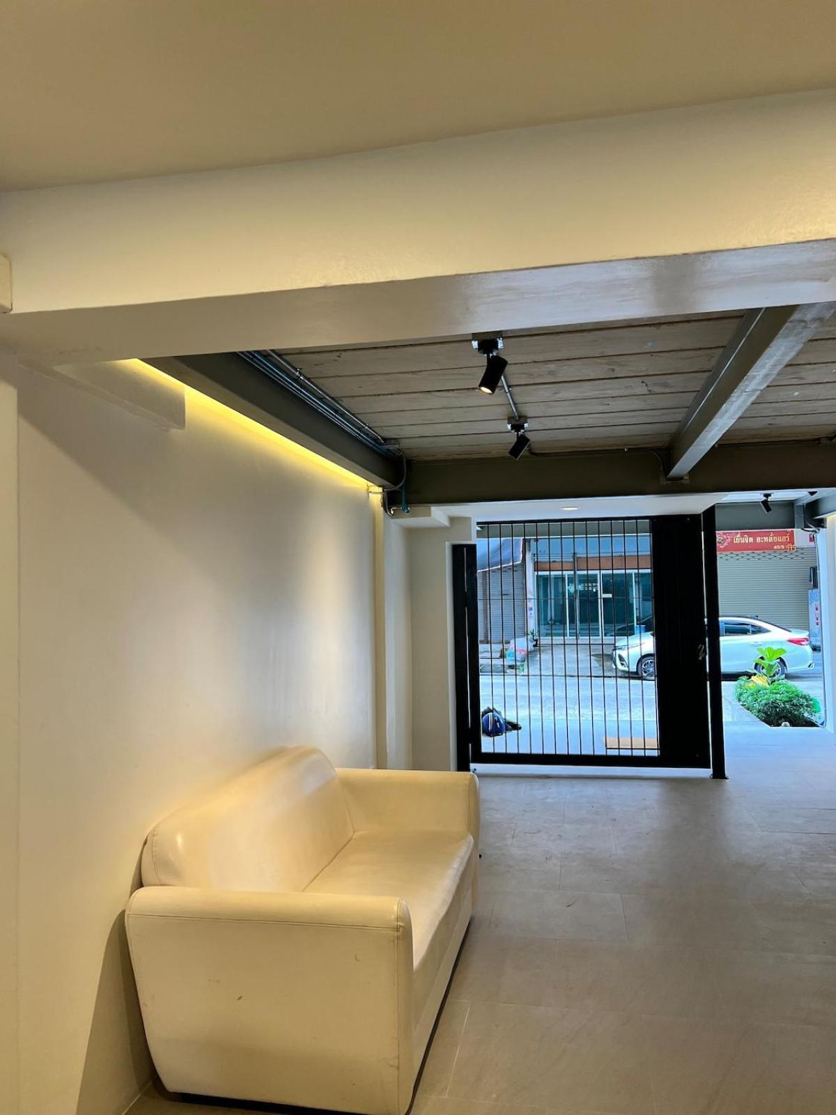 Apartment 2 Bed & 2 Bath Suite, 3rd Floor *