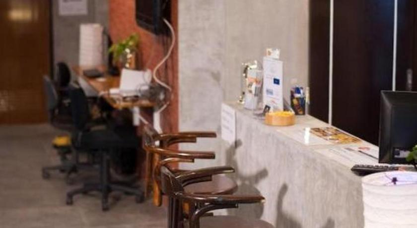 Hoppers Place Donmuang Hostel *