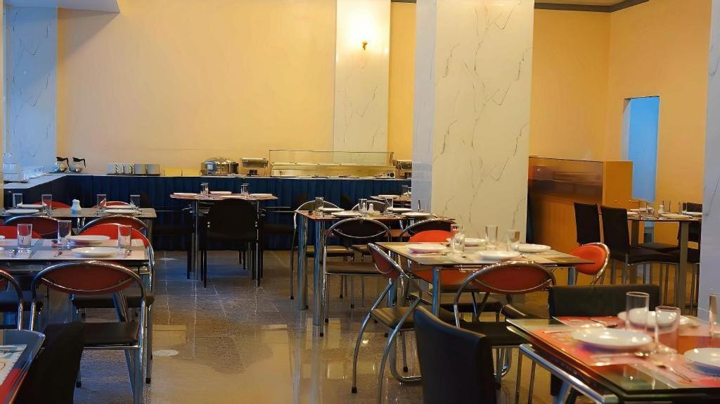 J Two S Pratunam Hotel