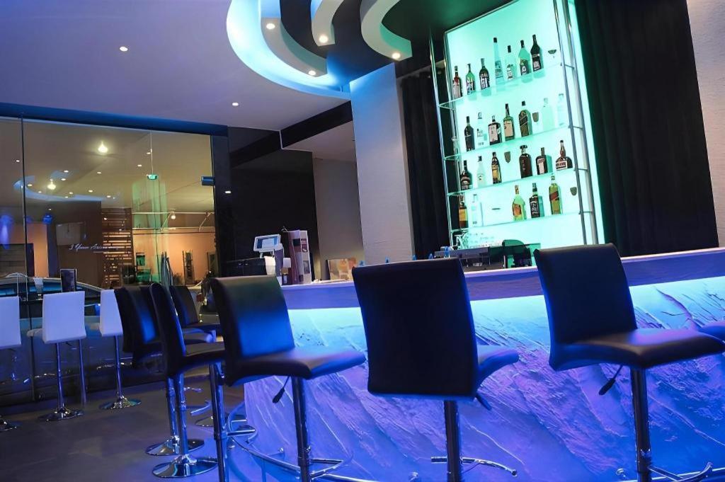 Hotel De Arni 3*