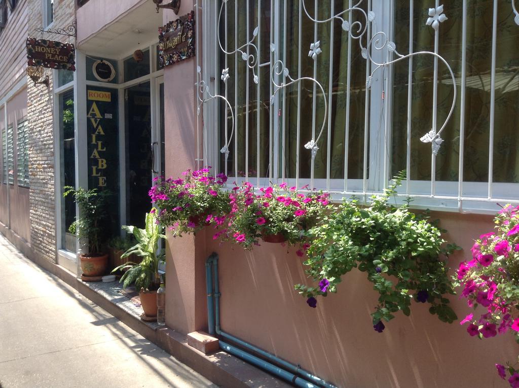 Ricos Honey Place Bangkok