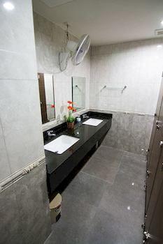 Hostel D-box