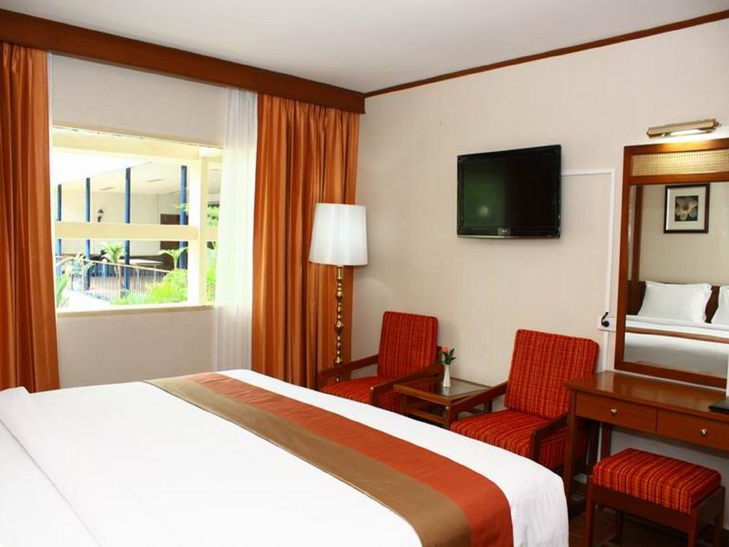 Hotel First