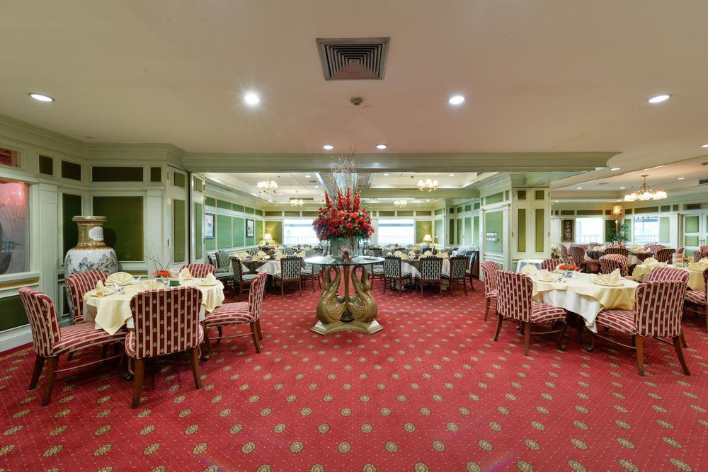 Executive Club At Windsor Hotel