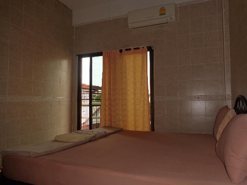 At Rumah tetamu Bangkok