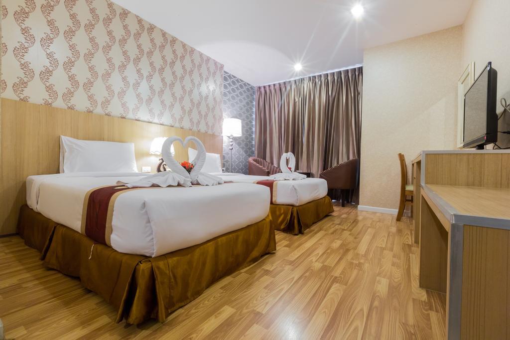 Three Seasons Bangkok Hotel 5*