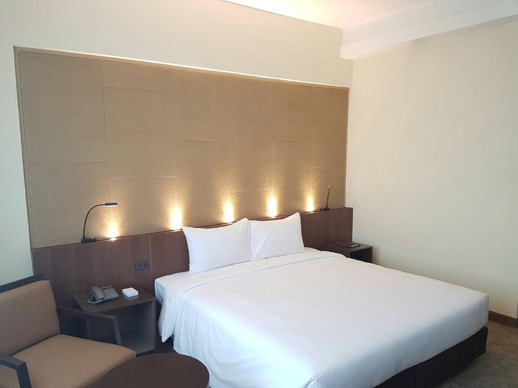 Hotel Louis Tavern Bangkok
