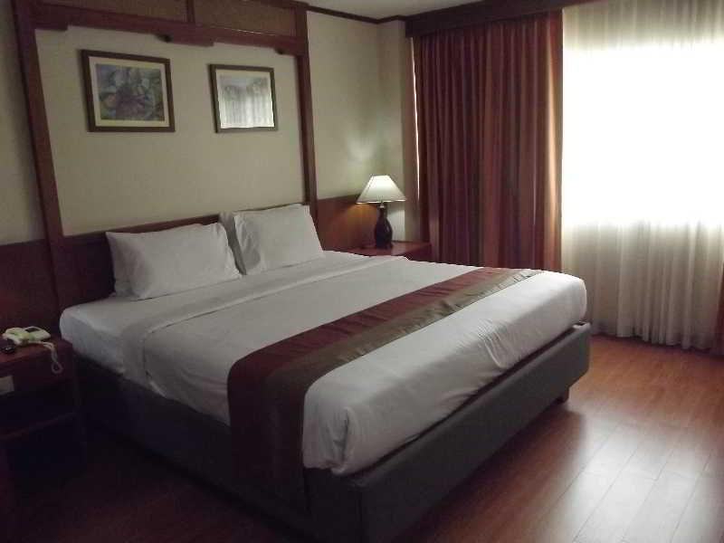 Hotel First 3*