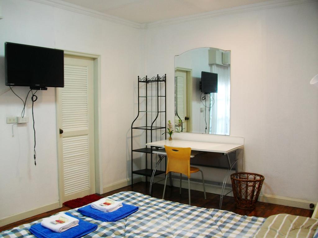 A Joy House - Kaset Nawamin Bangkok