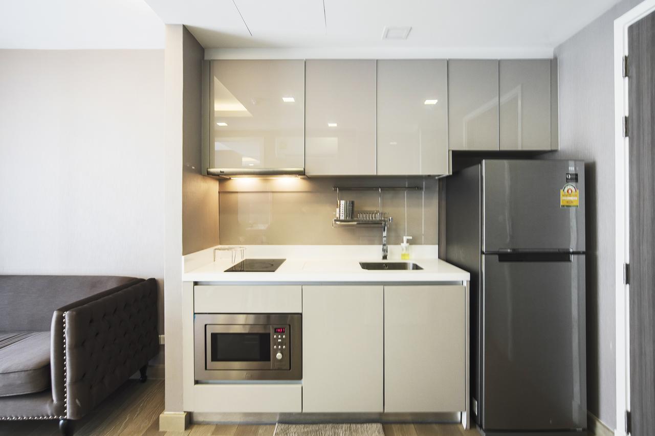 Hotel Dazzle Sukhumvit 7 4*