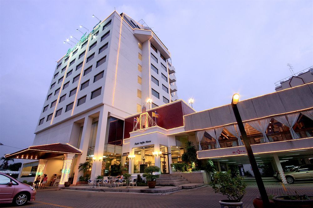 Louis Tavern Bangkok