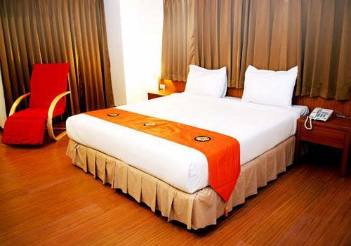 Three Seasons Bangkok Hotel 5*