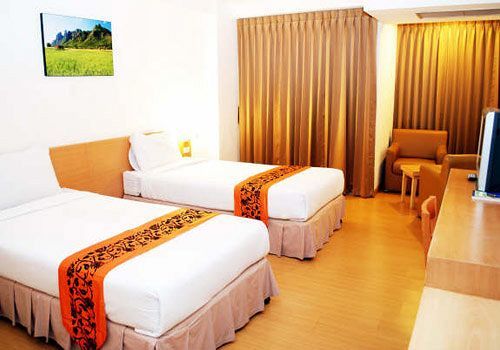 Three Seasons Bangkok Hotel 5*
