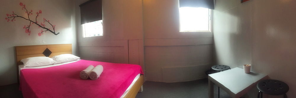 Pink Rumah tetamu *