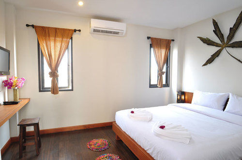 Hostel Hi. Mid *