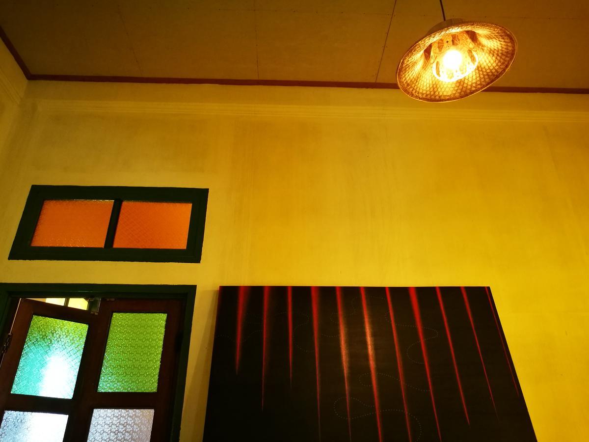 A Day In A Life & Gallery Hostel *