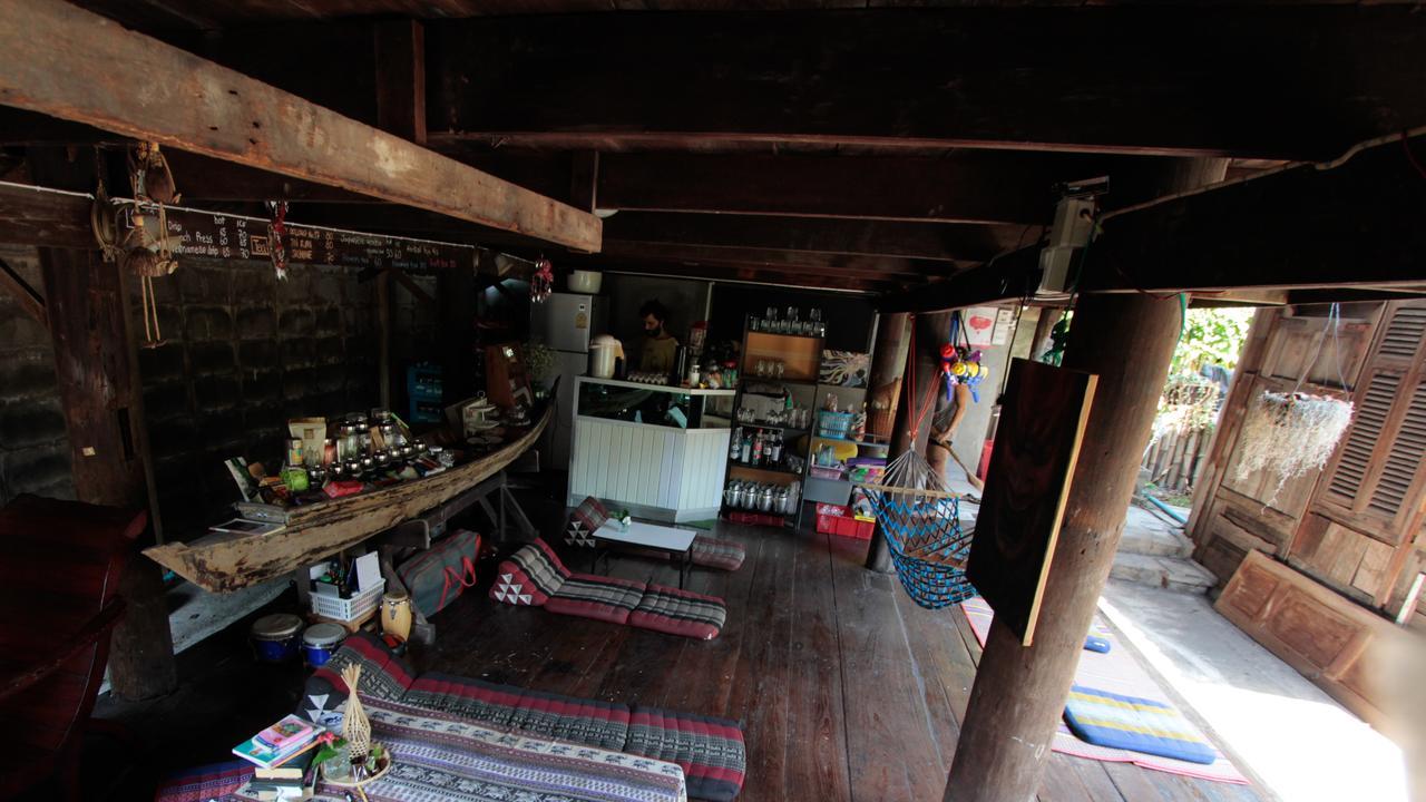 Hostel A Day In A Life & Gallery Bangkok