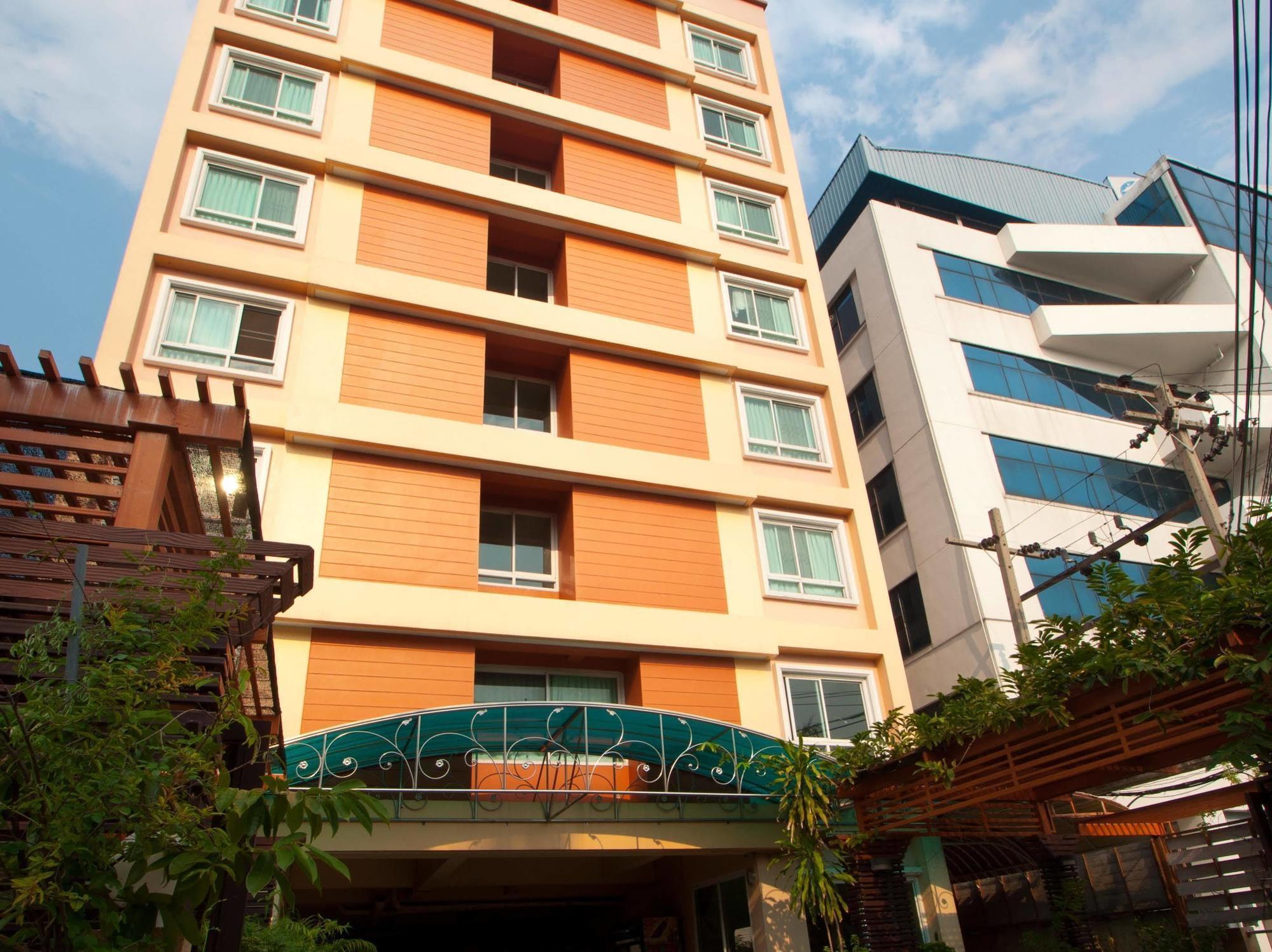 Golden House @ Onnut Station 2* Bangkok