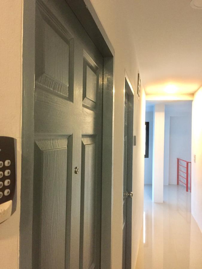 Trog And Soi Hostel