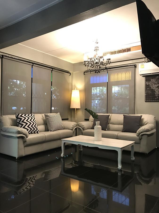 Add Vipavadee 42 Hostel Bangkok
