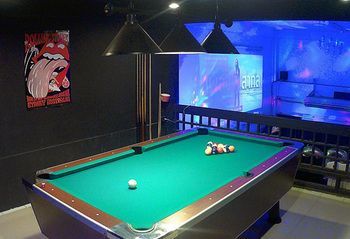 Cafe And Bar Secret Base