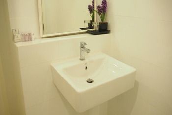 Sleep Box By Miracle -booked On Hourly Basis Hostel