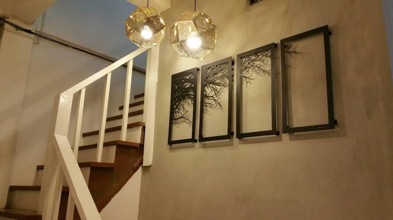 And Massage Hostel *