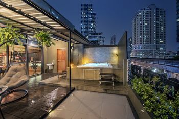 The Posh Phayathai Hostel
