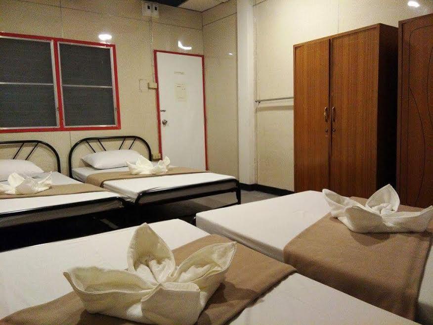 U Hostel *