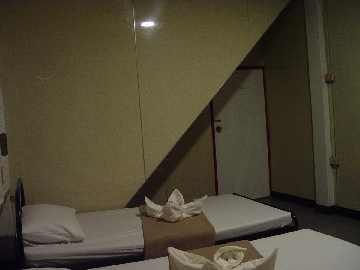 U Hostel *