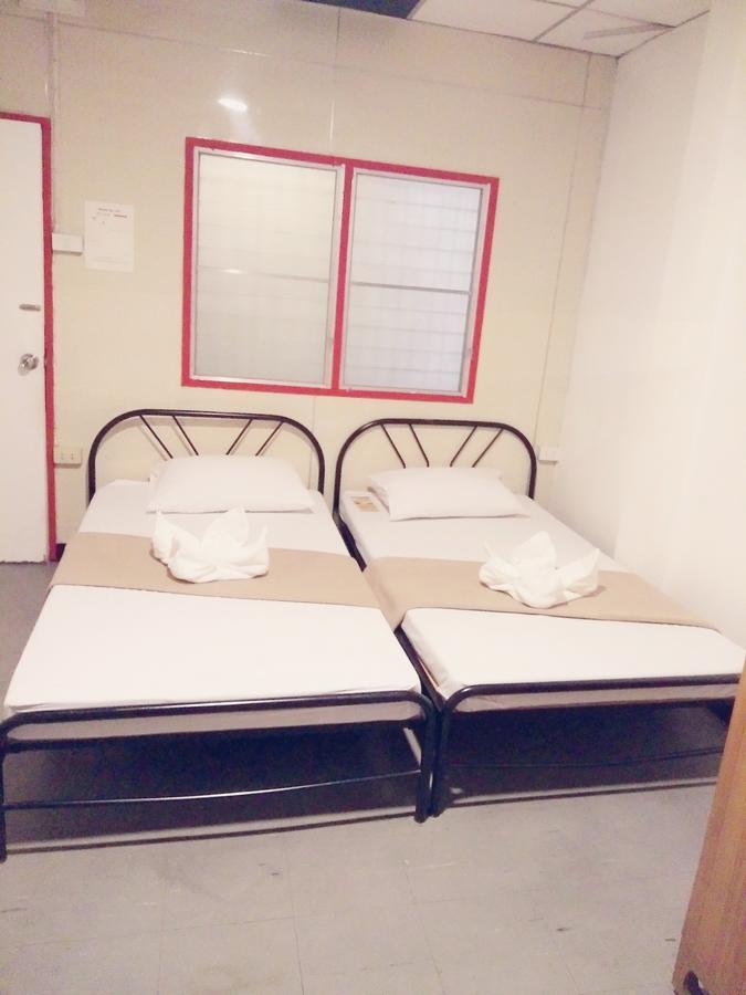 U Hostel *