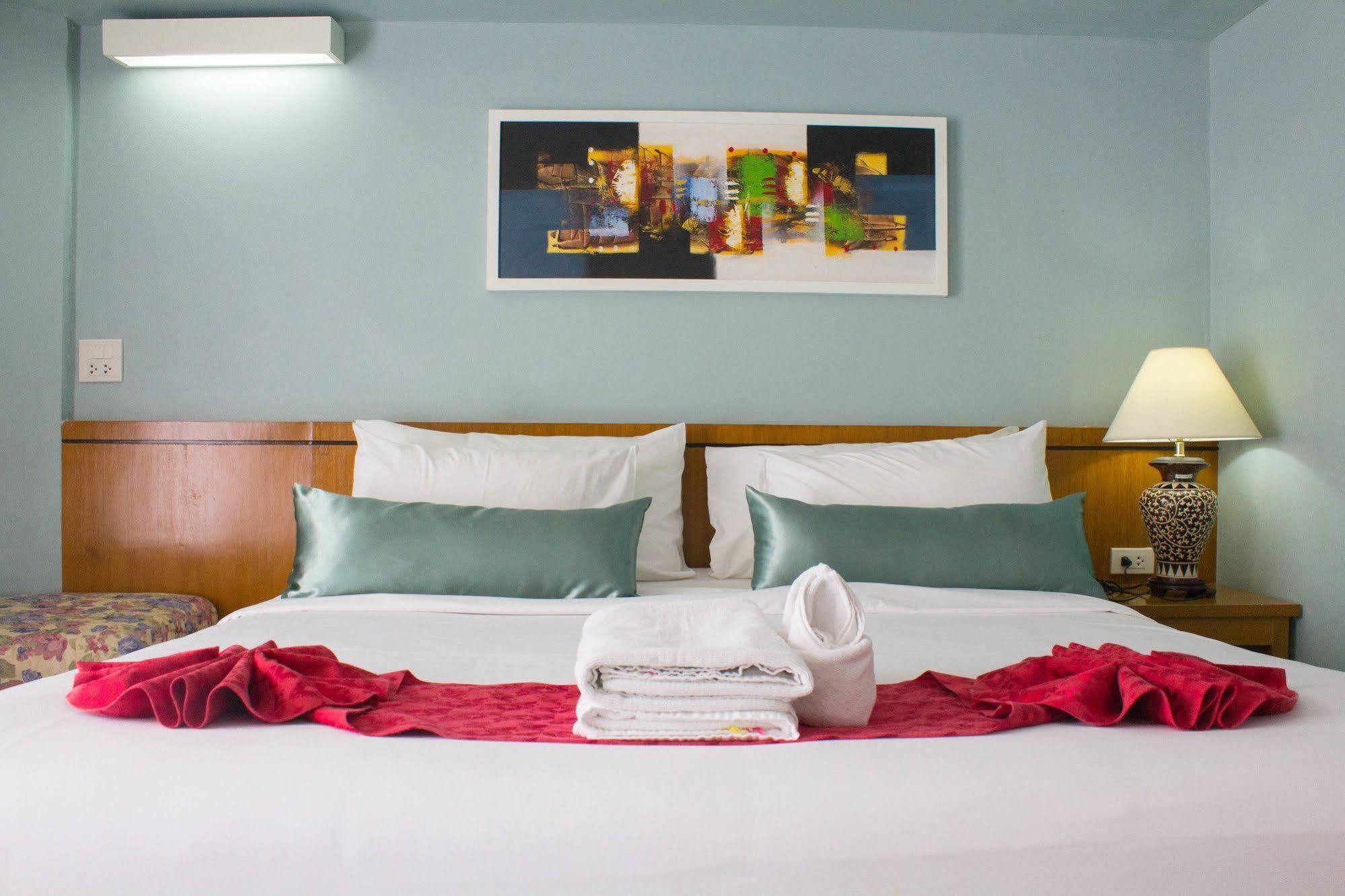 Hotel Cha-cha Phraathit Bangkok