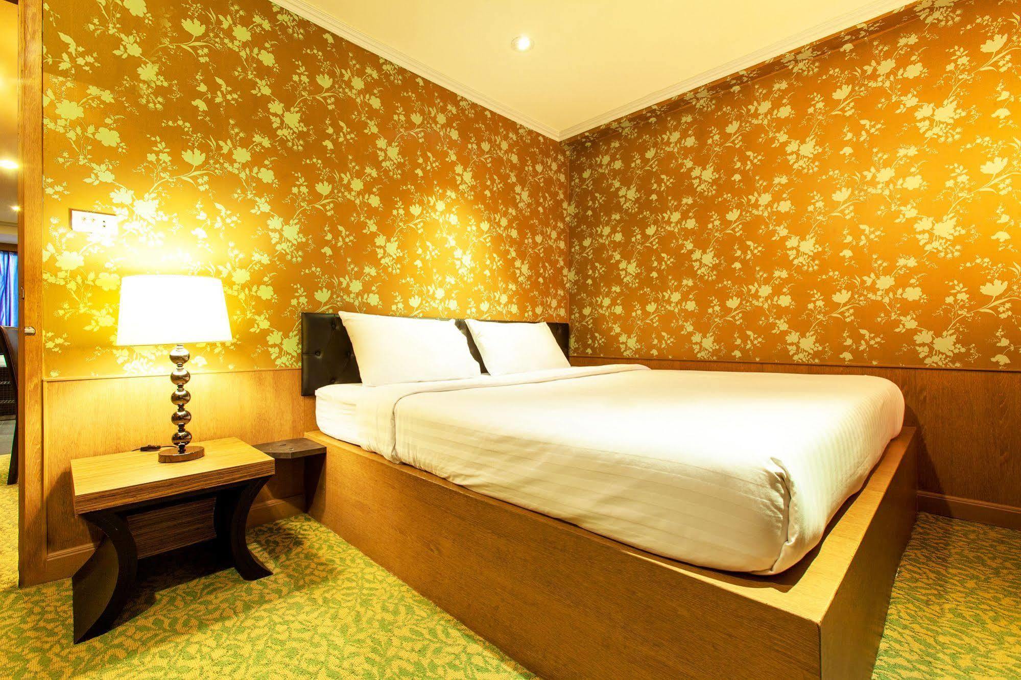 Q Hotel