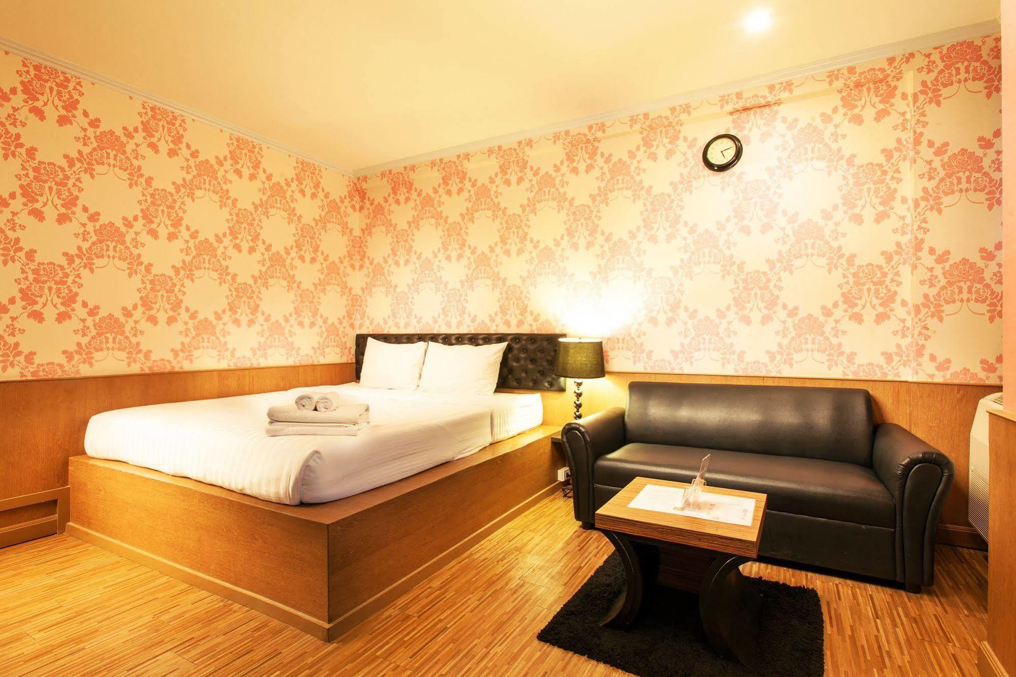 Q Hotel 3*