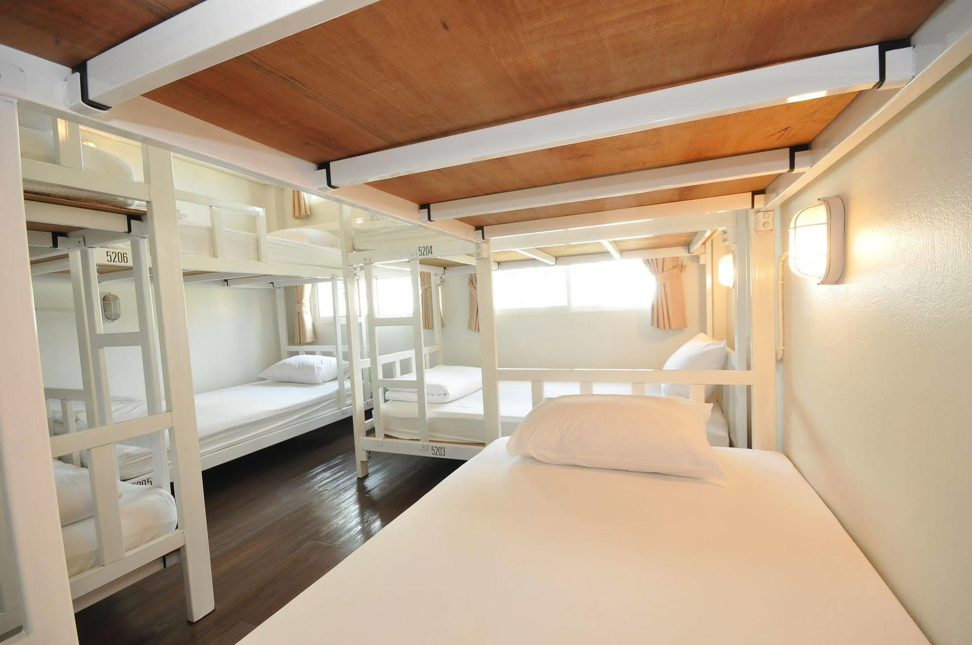 Shane Hotel 2*
