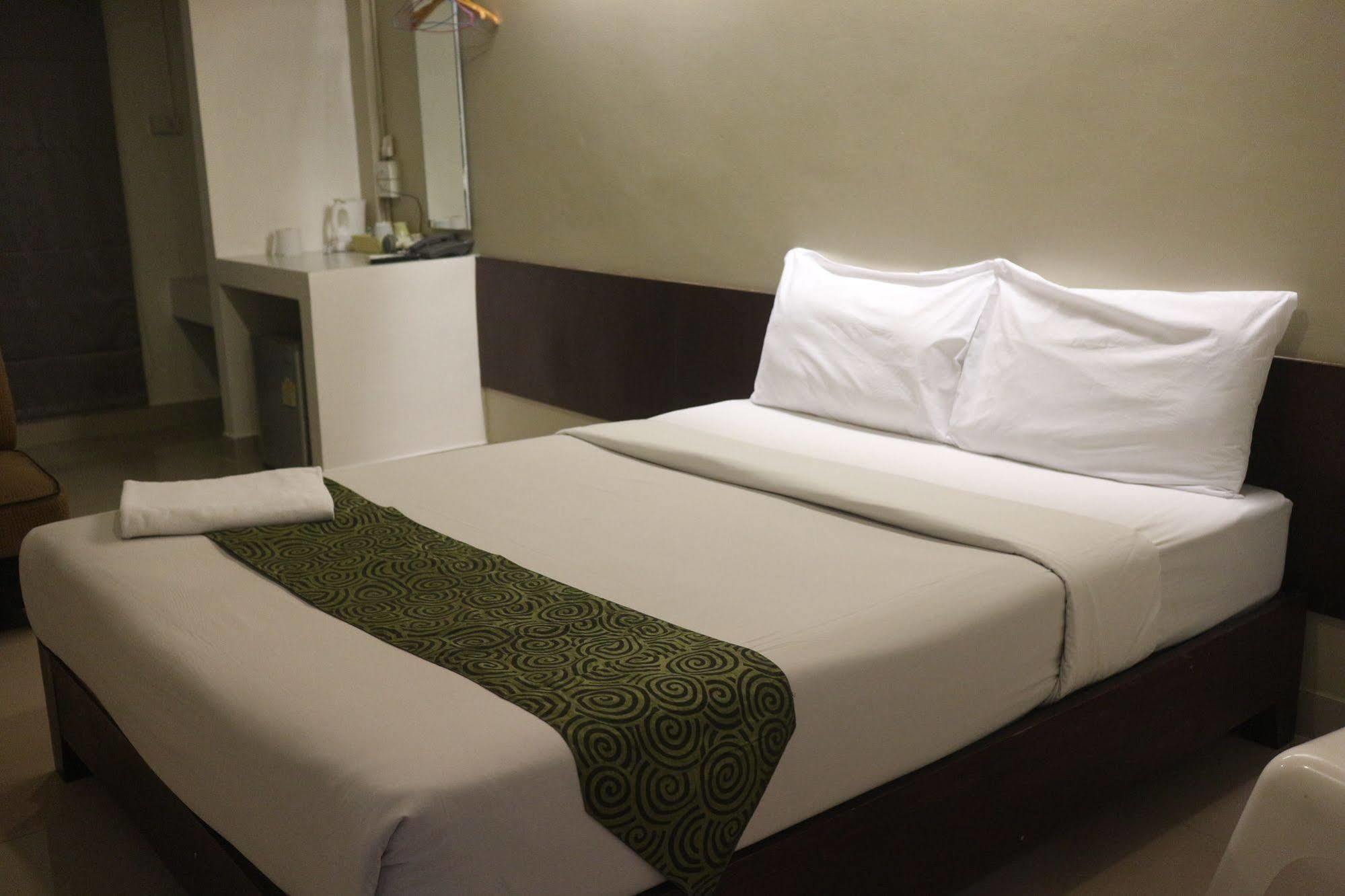 Floral Shire Suvarnabhumi Airport - Sha Extra 3* Bangkok