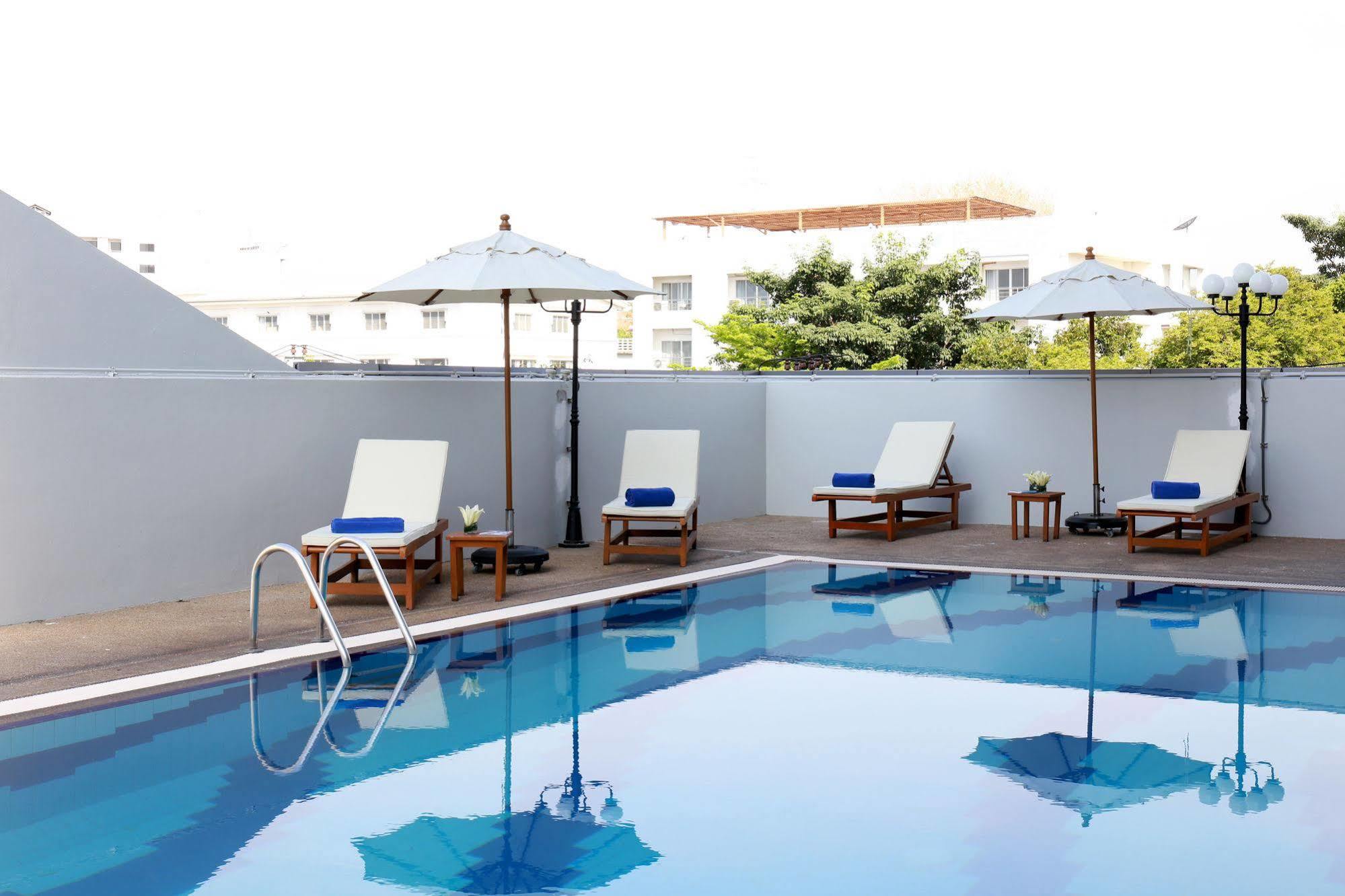 Louis Tavern Hotel Bangkok