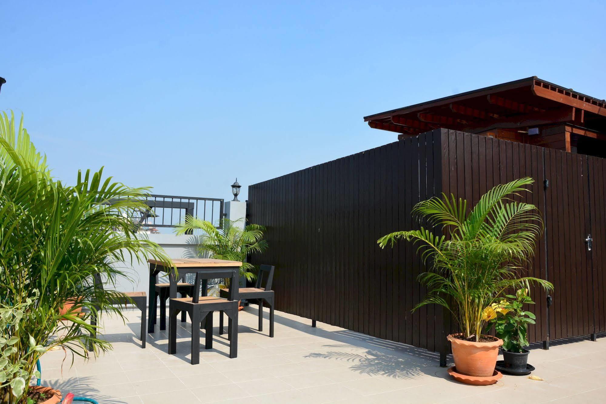 Guest house Adamaz House 2*